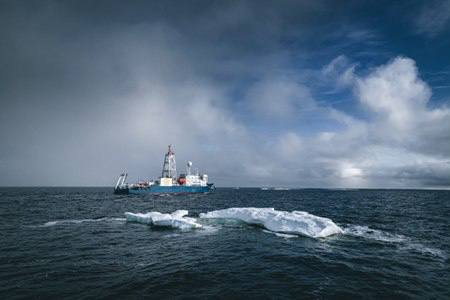 «Роснефть» испытывает на шельфе Восточной Арктики технологию широкополосных исследований