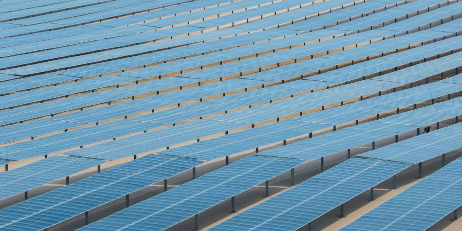Крупнейшая в мире солнечная электростанция мощностью 2 ГВт введена в эксплуатацию