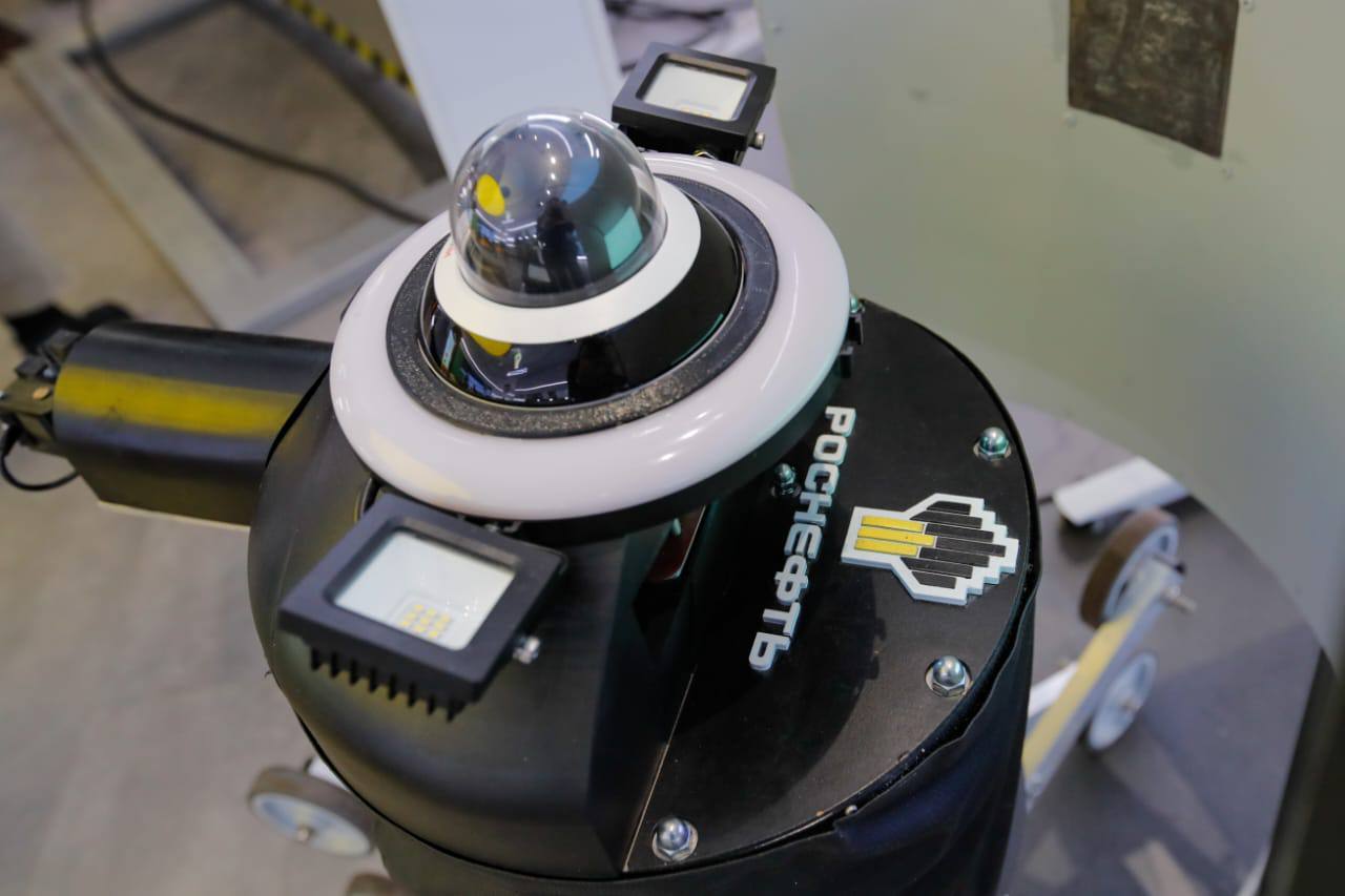 «Роснефть» презентовала роботов для диагностики нефтехимического оборудования