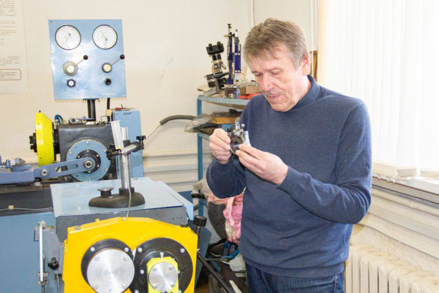 Уральские ученые создали технологию для импортозамещения биоразлагаемых моторных масел